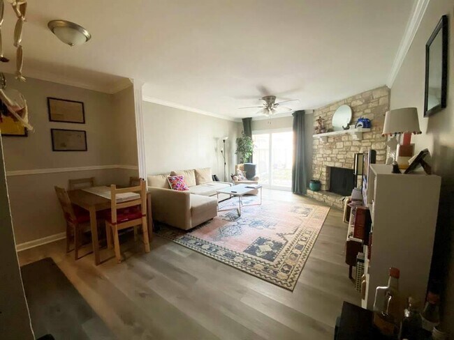 Foto del edificio - 4715 Misty Slope Ln