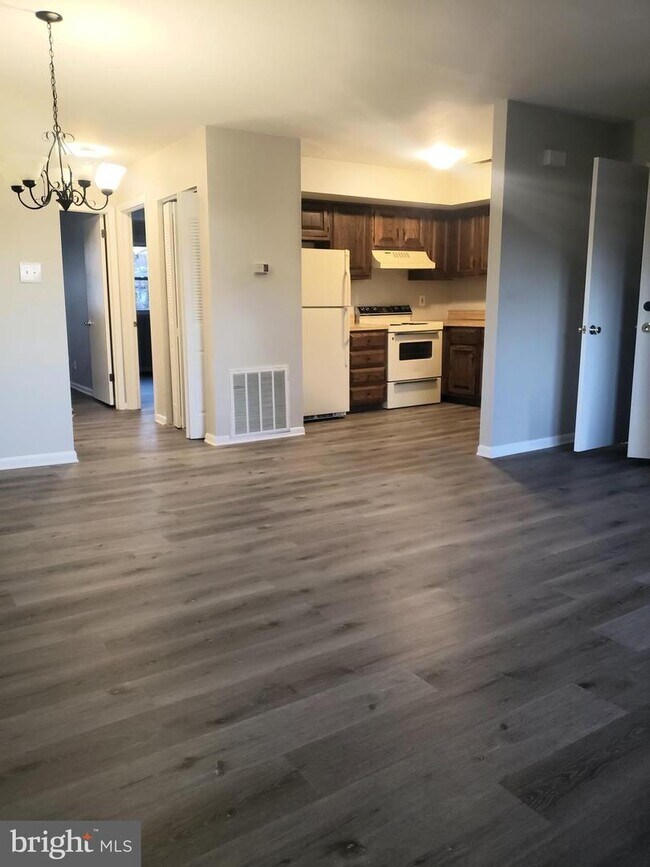 Building Photo - 601 Grant Rd