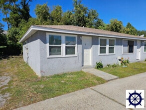 Building Photo - 715 E 13th St