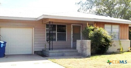 Building Photo - 303 Margaret Lee St