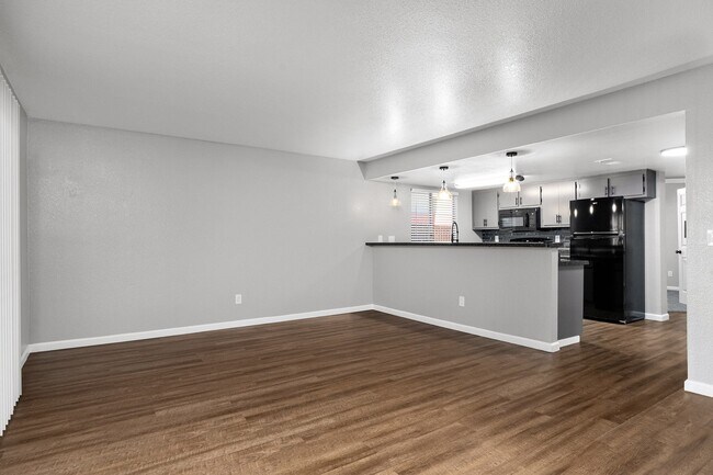 Building Photo - Redwood Cove Apartments