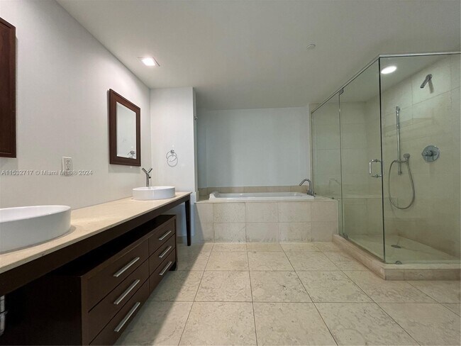 Foto del edificio - 465 Brickell Ave