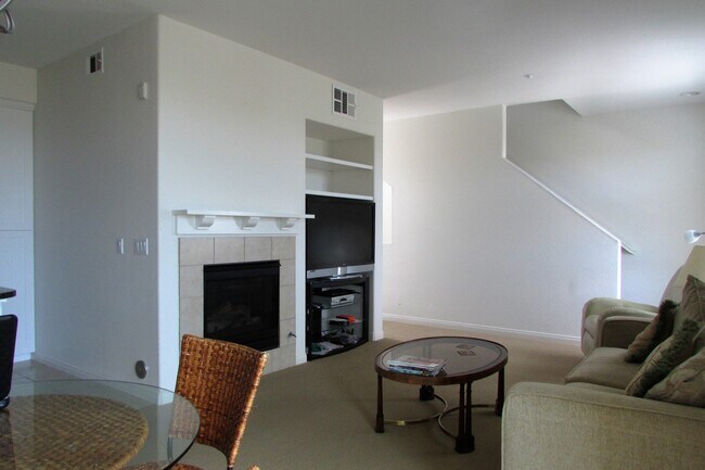 Foto del edificio - 820 Harbor Cliff Way