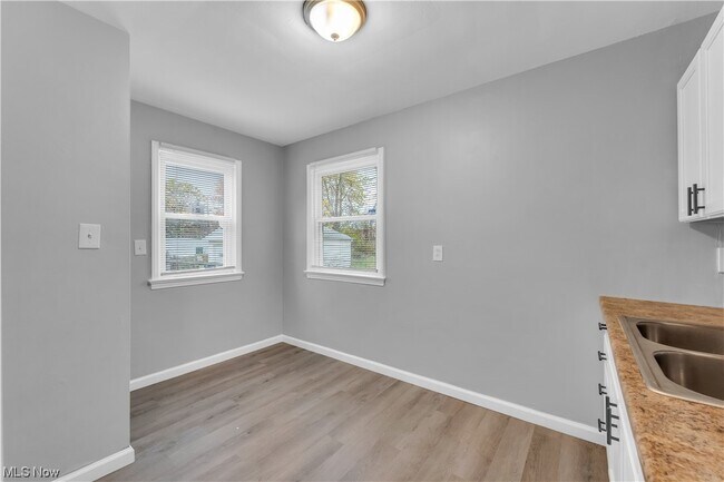 Building Photo - 17005 Lotus Dr