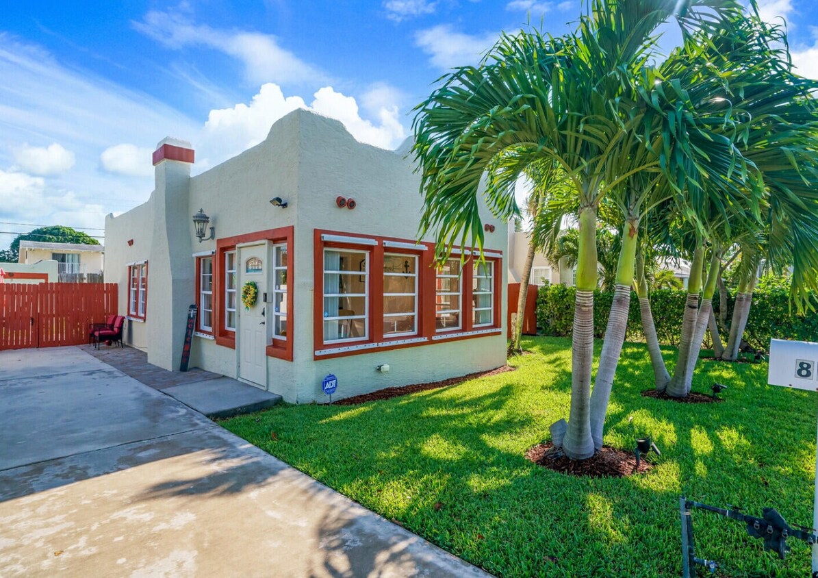 Foto principal - 827 McIntosh St