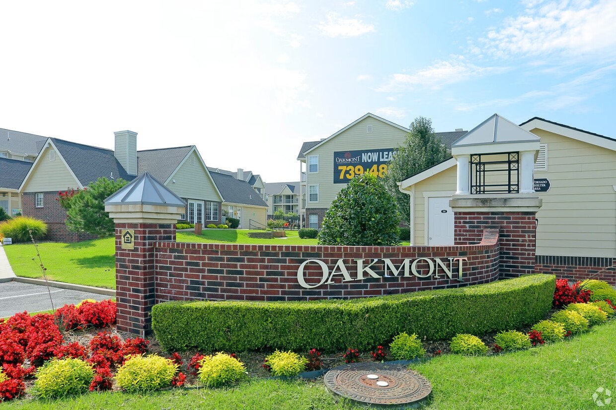 Foto principal - Oakmont Apartment Homes