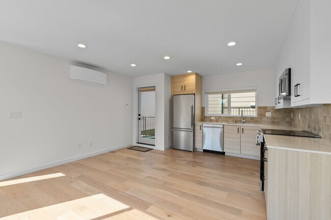 Foto del edificio - 8332 26th Ave NW
