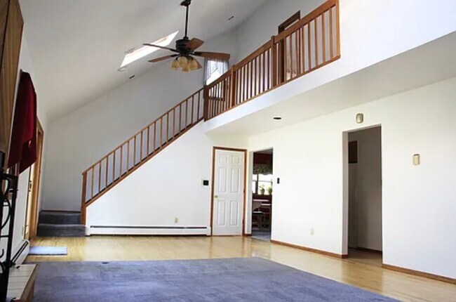Foto del edificio - 346 W Woodside Ave