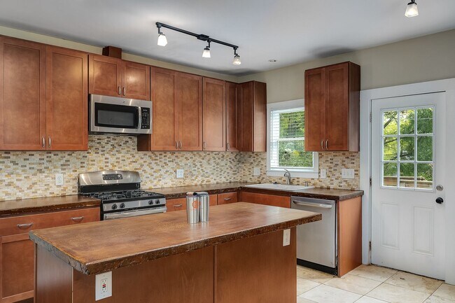 Building Photo - 3905 4th Ave S