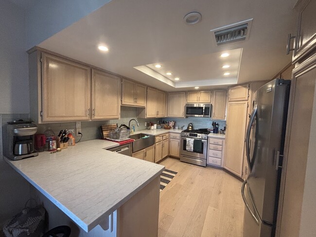 Kitchen - 14050 Magnolia Blvd