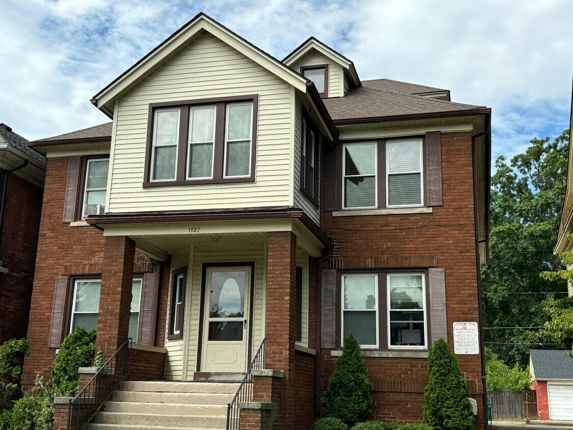 1127 Beaconsfield Ave, Grosse Pointe Park, MI 48230 Townhome Rentals