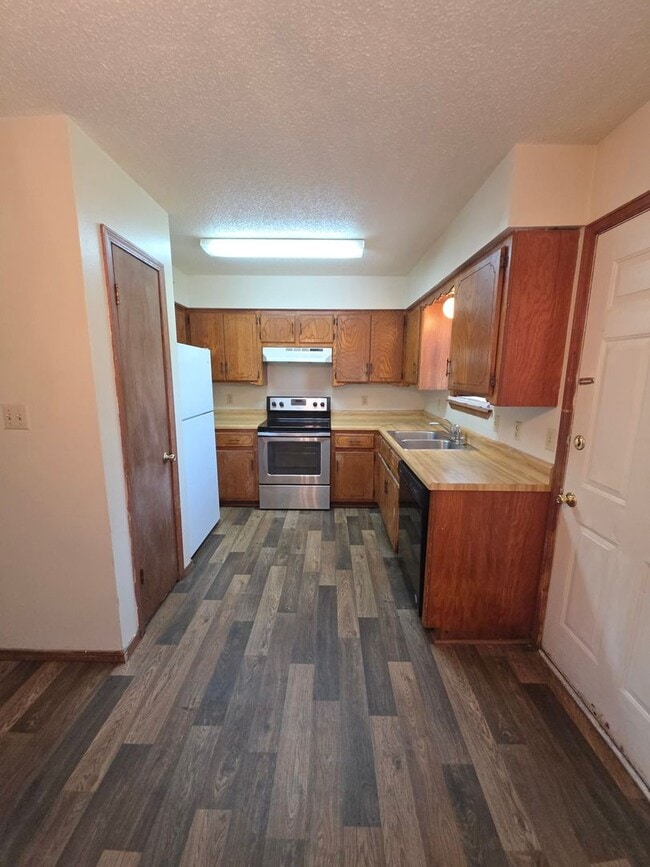 Building Photo - 1208 S Frankfort Ave