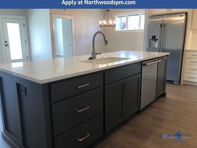 Building Photo - Beautiful 4 Bedroom 2 Bath Home