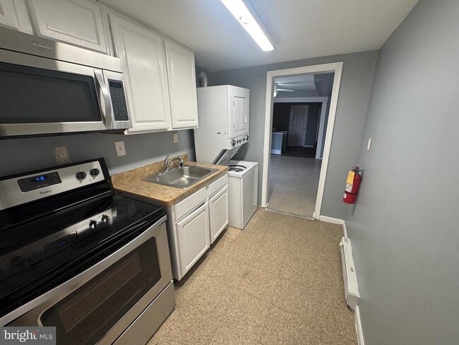 Building Photo - 5000 Litchfield Ave