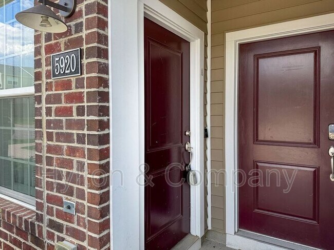 Foto del edificio - 5920 Whitehurst Ln