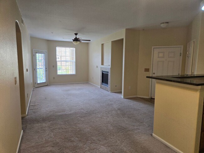 Foto del edificio - Beautiful 2 Bed, 2 bath condo
