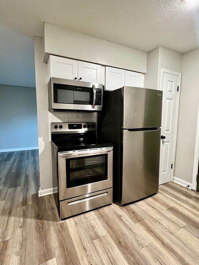 Foto del edificio - Newly Renovated 1bd/1ba Near University of Memphis!