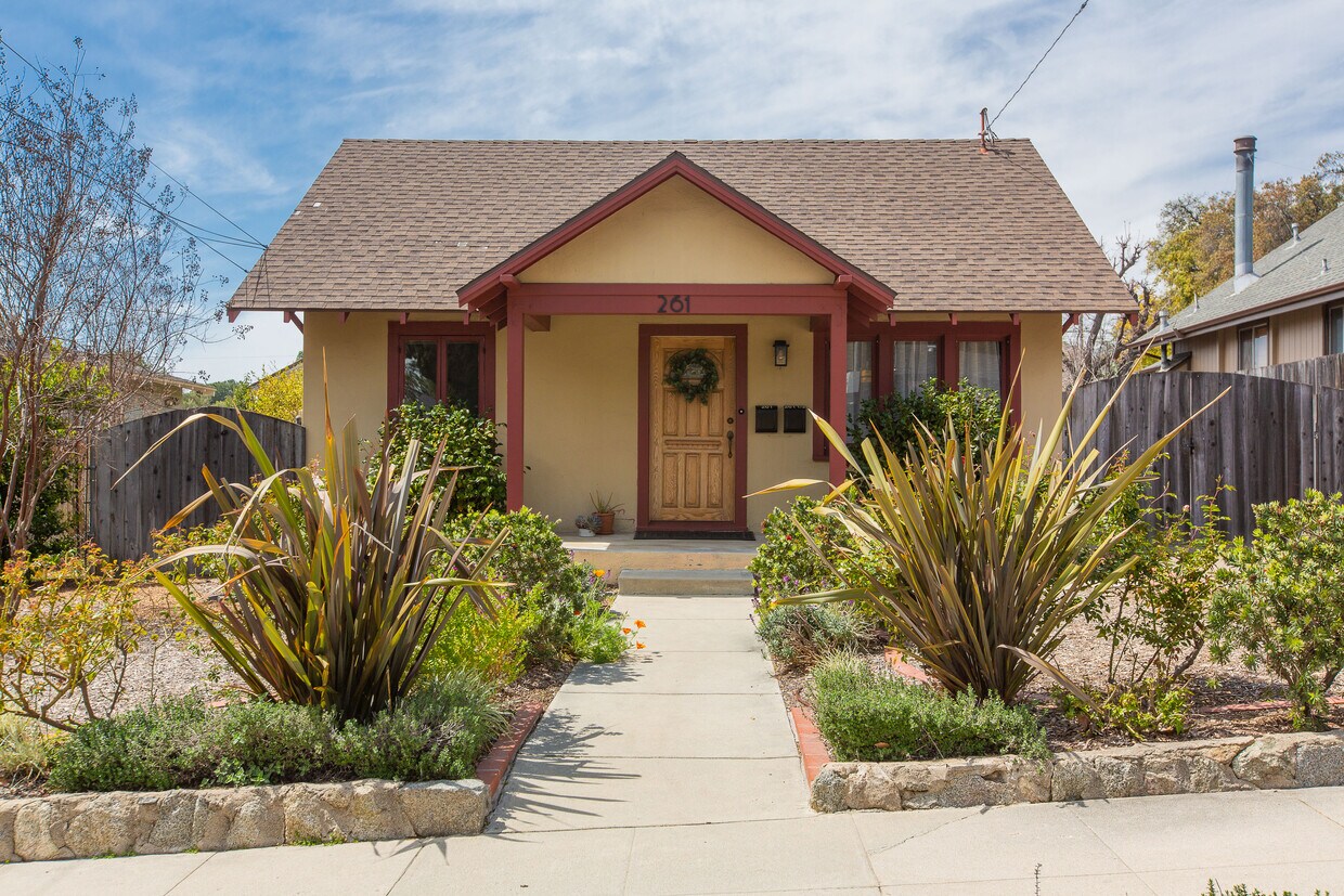 Charming bungalow - 261 N Lima St