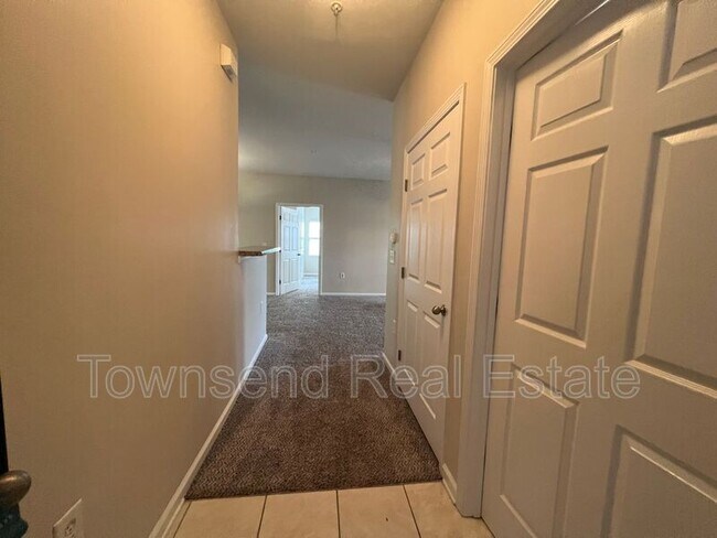 Foto del edificio - 621 Marshtree Ln