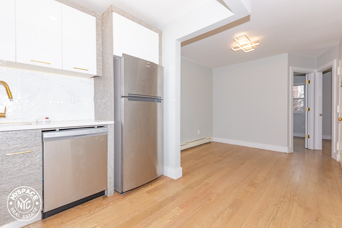 86 Utica Ave, Brooklyn, NY 11213 Room for Rent in Brooklyn, NY