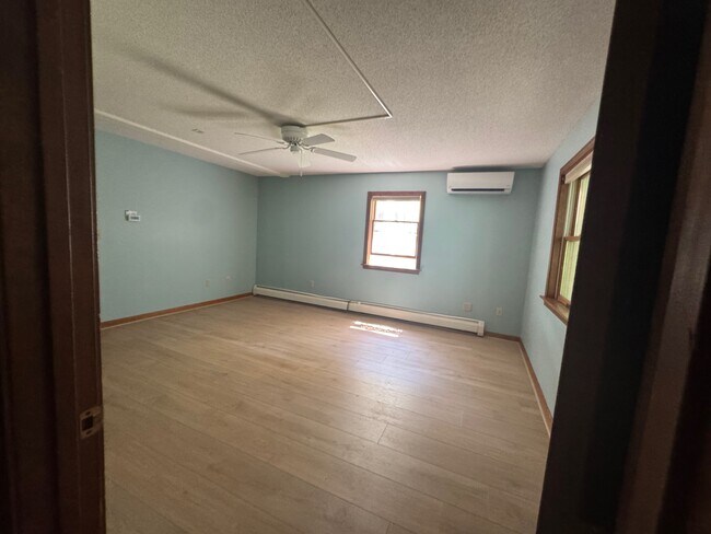 Foto del edificio - 536 Turners Falls Rd