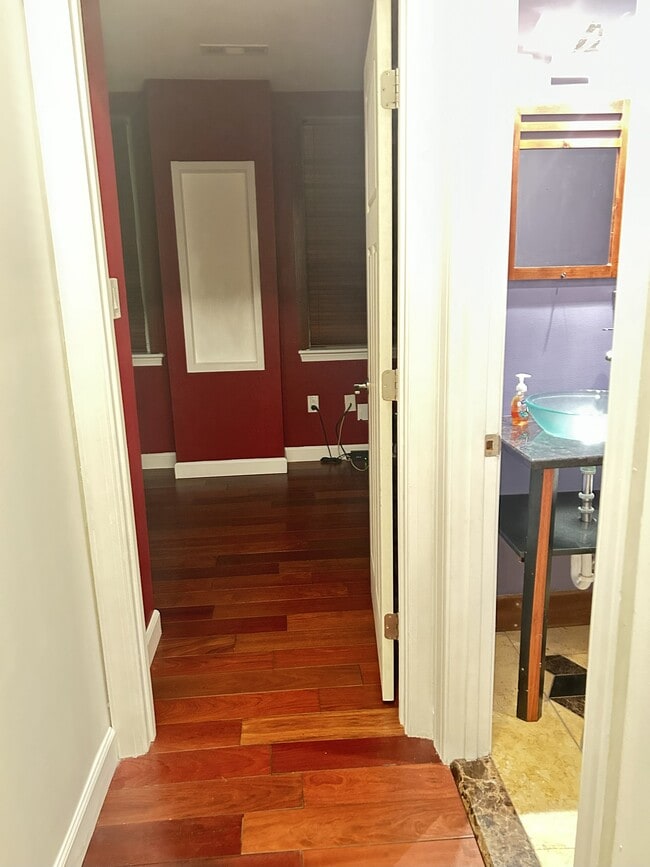 Building Photo - 118 Bates St NW