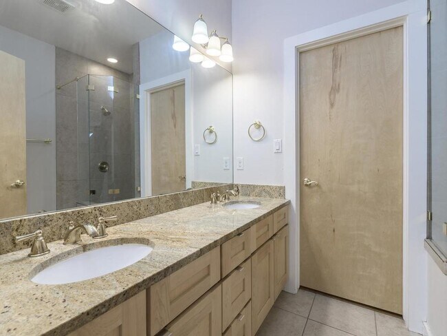 Foto del edificio - 3815 Red River St