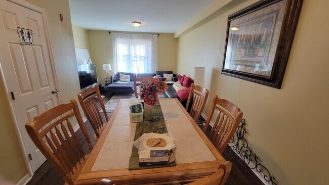 Foto del edificio - 1857 N Willington St