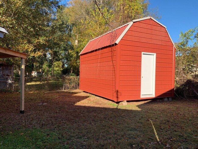 Foto del edificio - CLEAN, UPDATED HOME WITH A BONUS ROOM AND ...