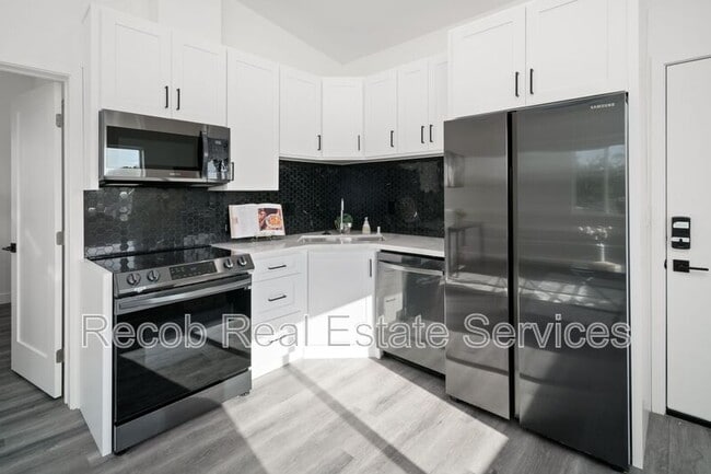 Foto del edificio - 4685 49th St