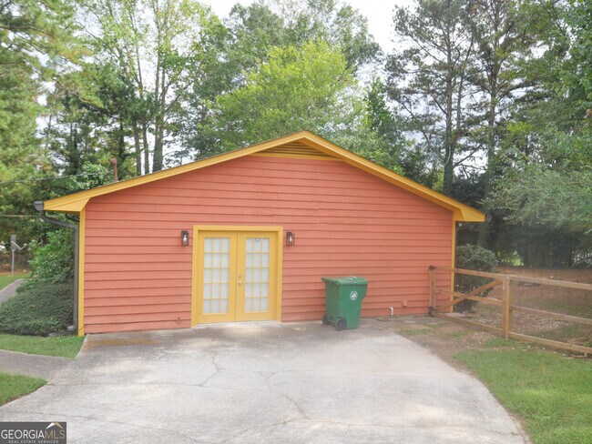 Foto del edificio - 6451 Edenfield Dr