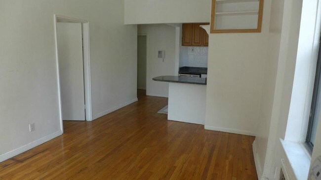 Building Photo - 476 6th St