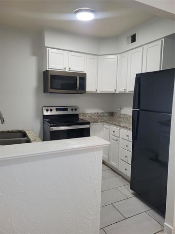 Building Photo - 5719 Live Oak St
