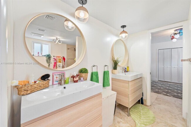 Foto del edificio - 5901 SW 56th Terrace