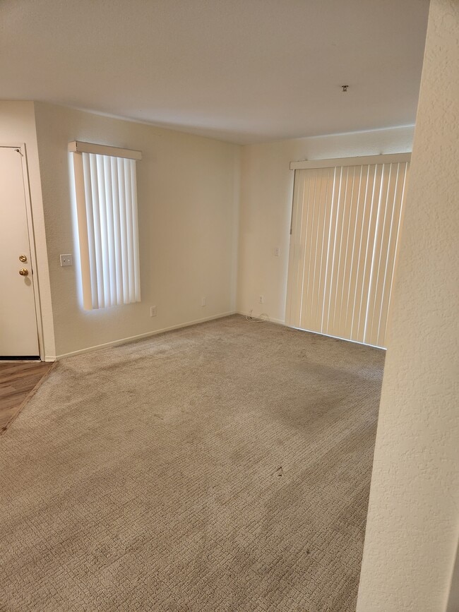 Foto del edificio - 8707 E Indian Hills Rd