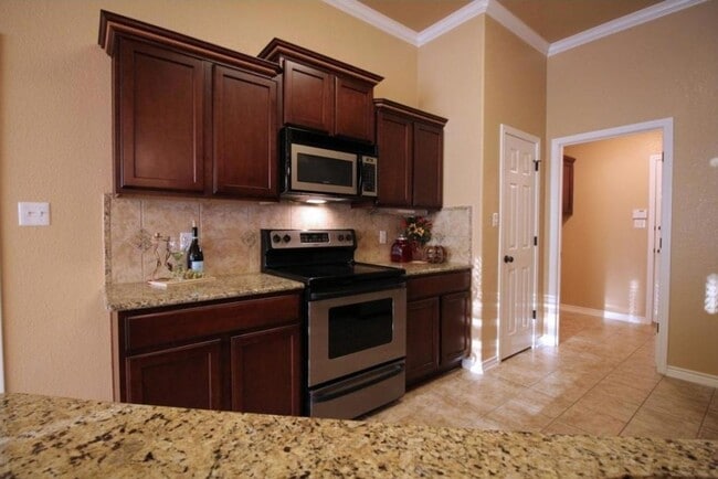 Foto del edificio - AVAILABLE NOW!