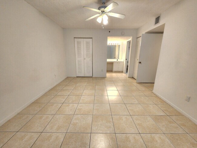 Foto del edificio - 5590 NW 61st St