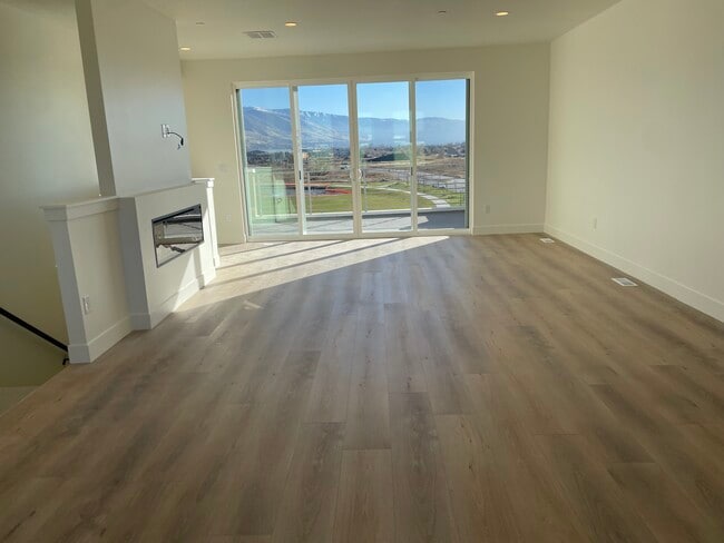 Building Photo - 1474 W Cook Ln