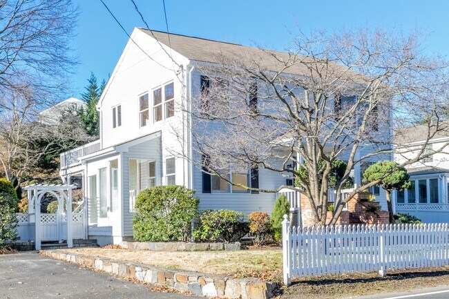 Building Photo - 341 Weed Ave