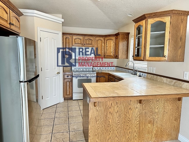Building Photo - Beautiful 4 bedroom 3 bath house - attached garage