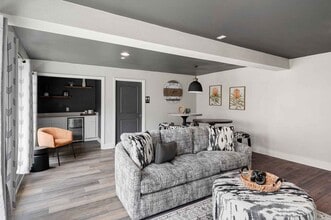 Cafe - Castlewood Apartments