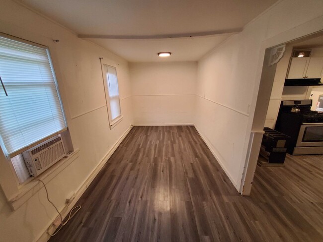 Building Photo - 2-Bedroom Home with Private Yard – Convenient Albany Location