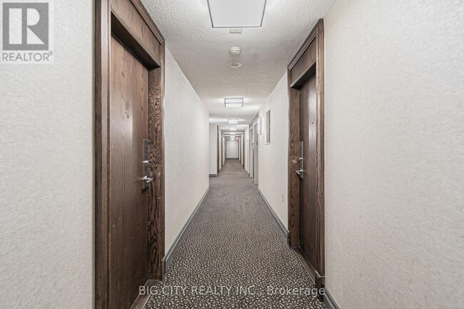 Building Photo - 23 Oneida Crescent