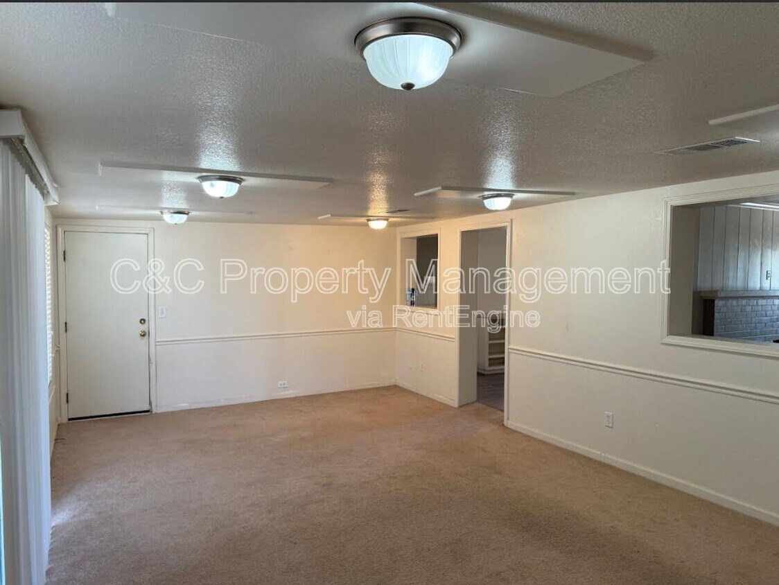 Foto del edificio - 15290 Sunset Dr