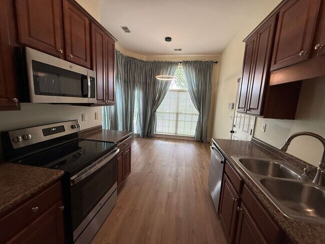 Foto del edificio - 3027 Belmont Dr
