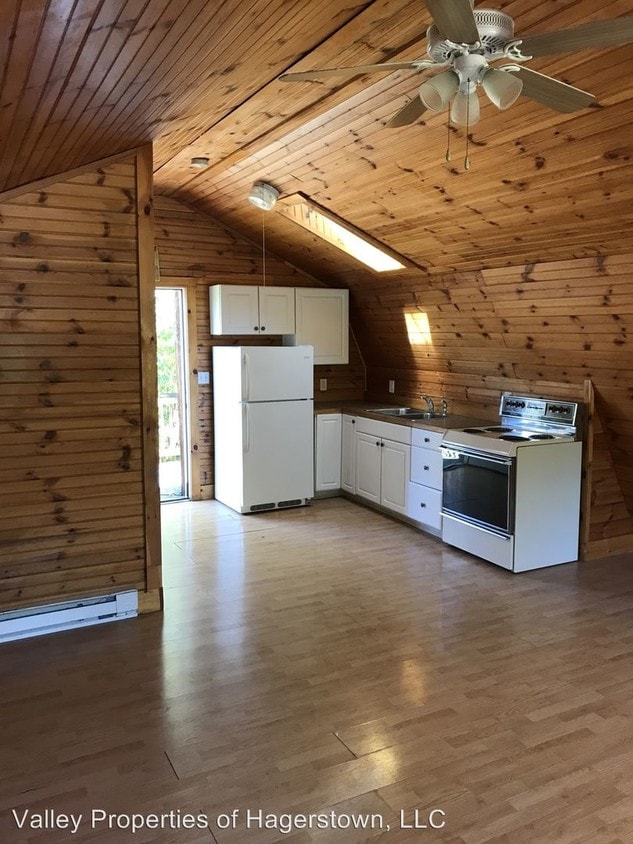 227 N Pennsylvania Ave Unit 1, Hancock, MD 21750 Room for Rent in