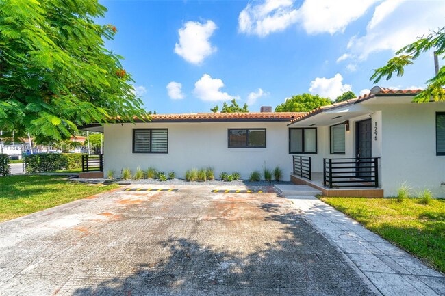 Building Photo - 1293 SW 22nd Ave