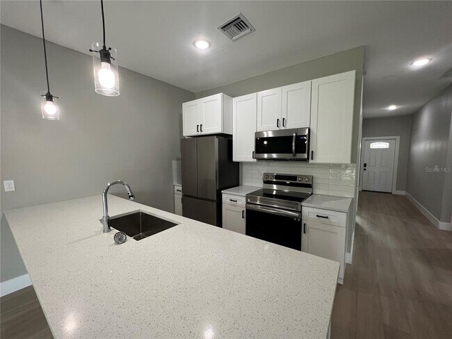 Foto del edificio - 12128 Henley Ave