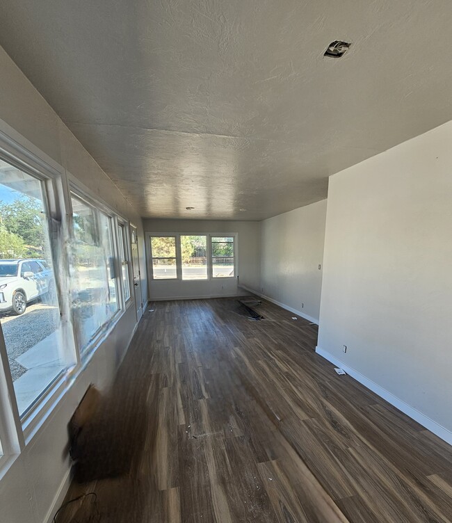 Living room/Dining Room - 2015 Elm Ave