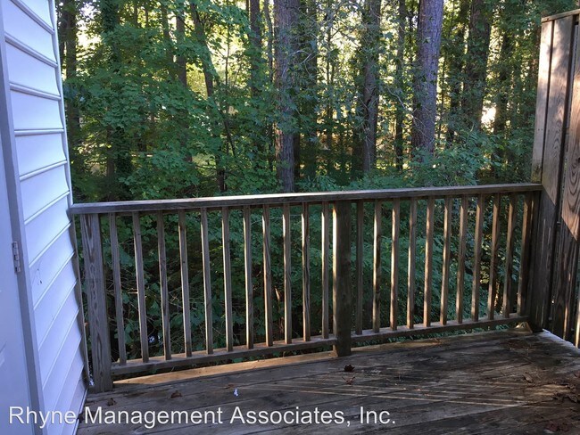 Building Photo - 3 br, 3.5 bath Apartment - 827 Genford Court